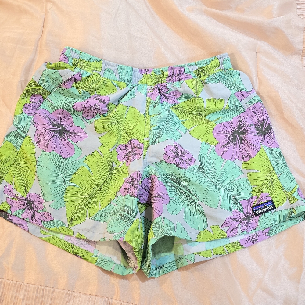 Patagonia Women's Baggies 5” Shorts Green And Purple Hawaiian Small S